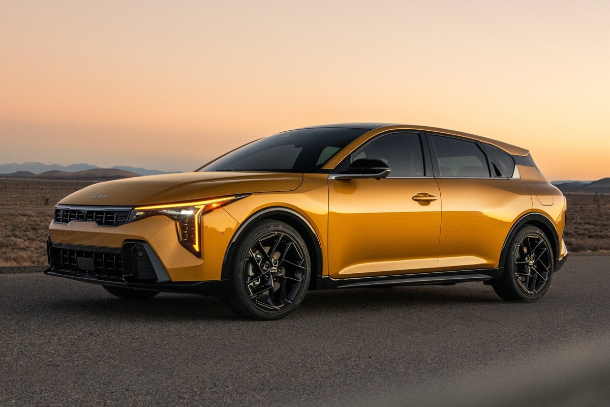 Kia K4 halvkombi i sportig femdörrarsdesign