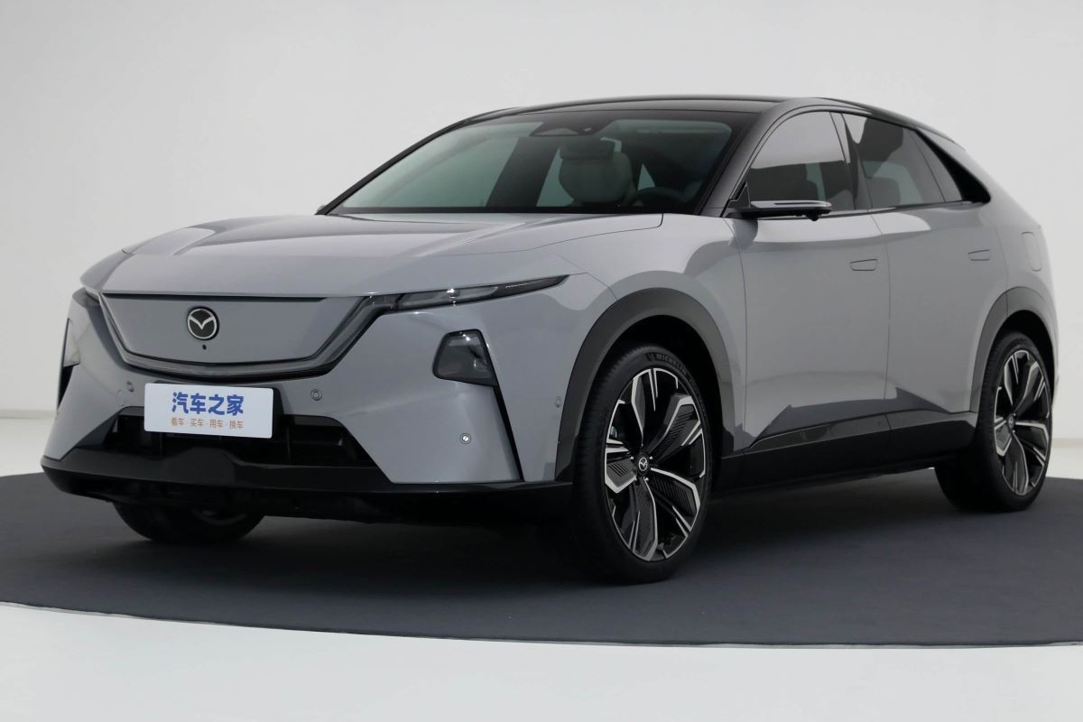 Mazda EZ-60 crossover med el- och hybriddrivlina