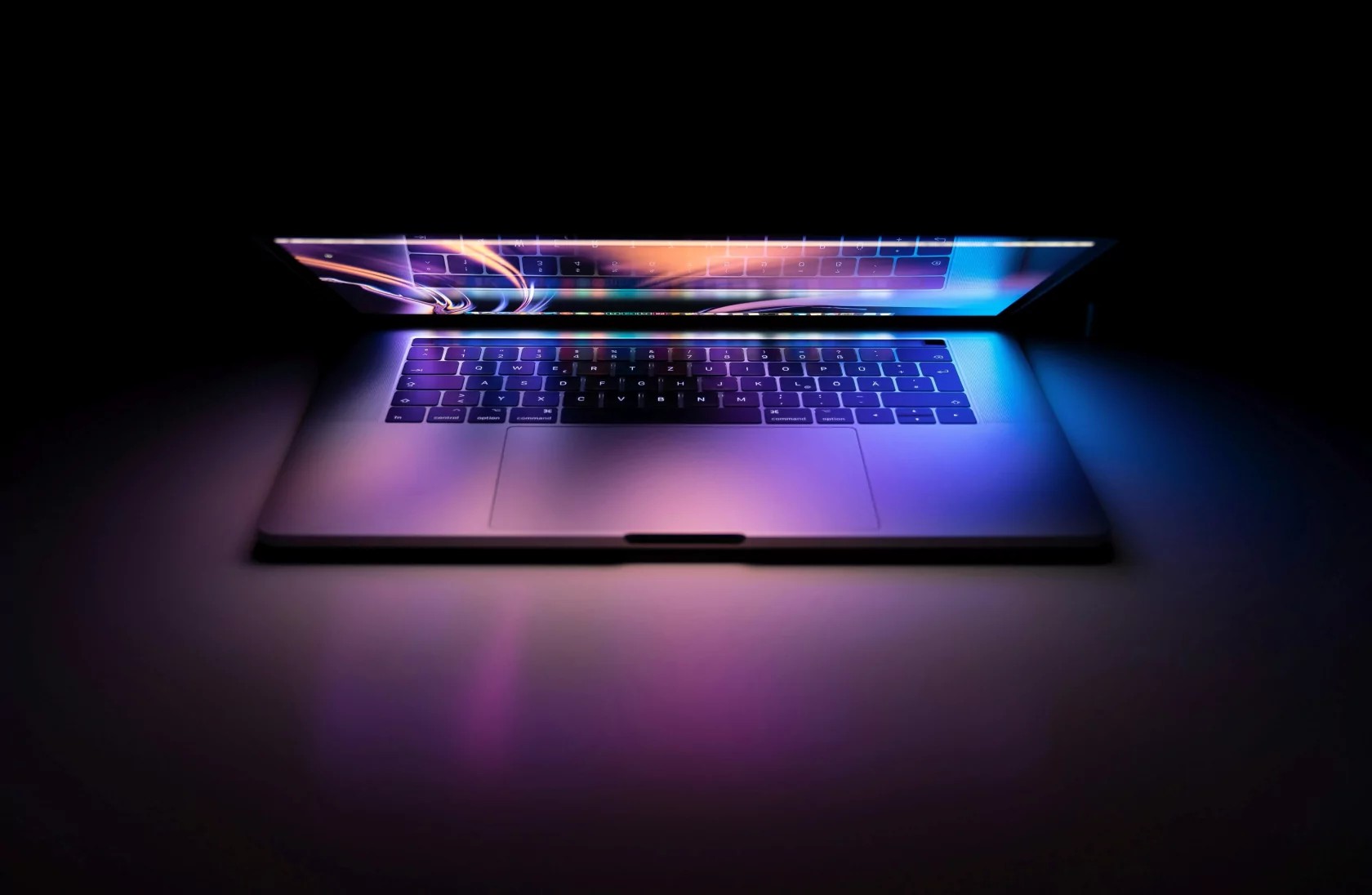 Ryktad billig MacBook med 12,9-tumsskärm och A18 Pro-processor